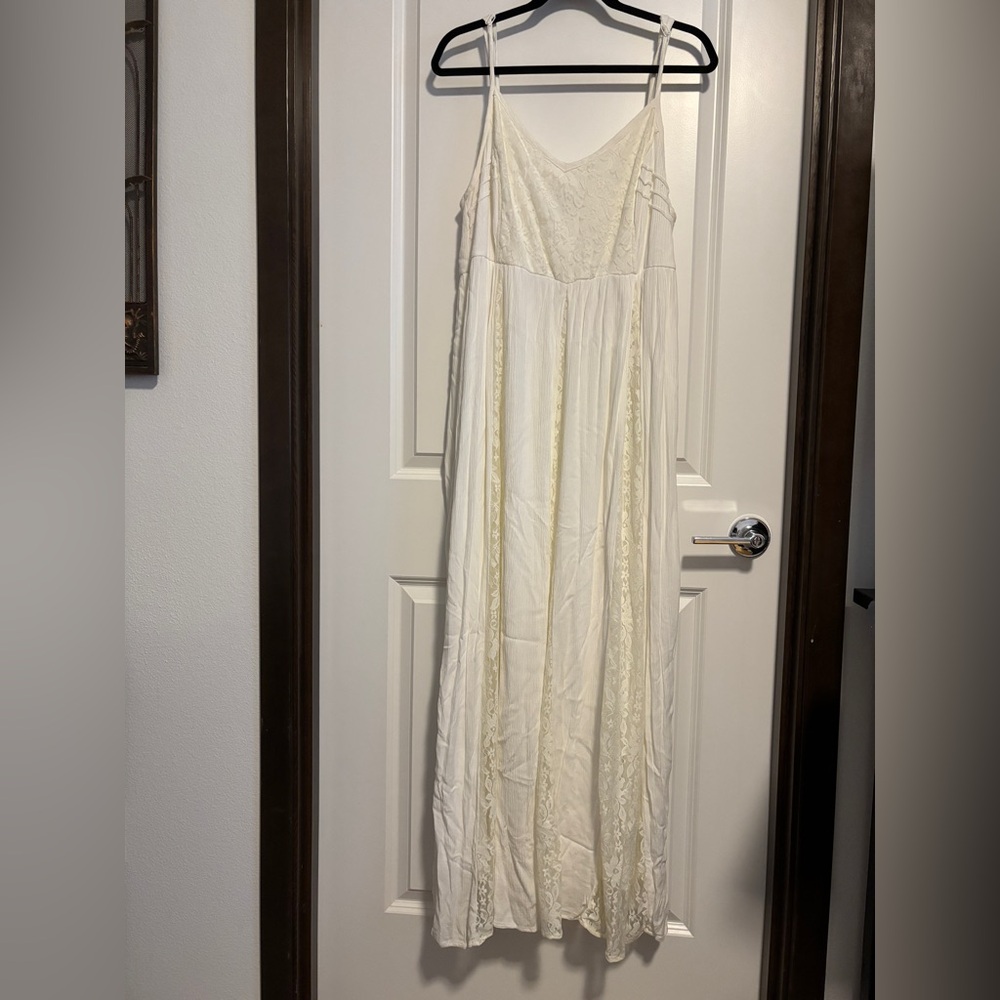 Torrid size 2 white and ivory lace maxi dresss